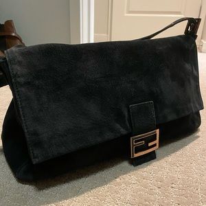 VINTAGE LARGE FENDI BAGUETTE IN BLACK SUEDE